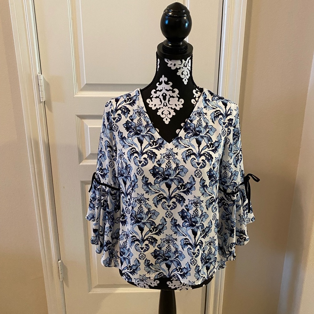 White House Black Market Blue and White Floral V-Neck Bell Sleeve Top